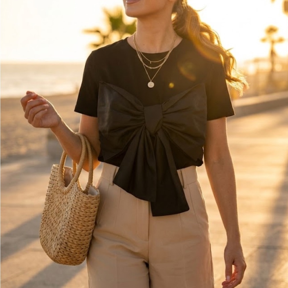 Zara Black Bow Accent Short Sleeve Top